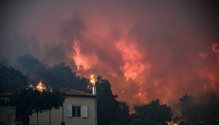 Масштабные пожары в Греции: горит остров неподалеку Афин
