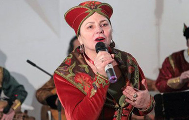 Нина Матвиенко тренировала голос на пастбище