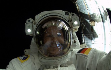 Немецкий астронавт сделал селфи в космосе