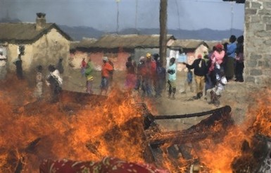 В Танзании на костре сожгли семь 