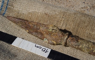 На месте кораблекрушения у острова Антикитера обнаружили древнее копье