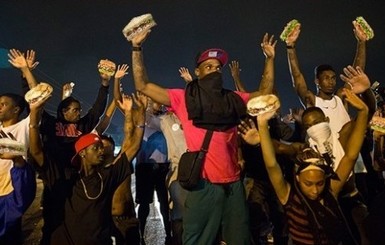 В США снова волна протестов из-за убийства еще одного чернокожего подростка