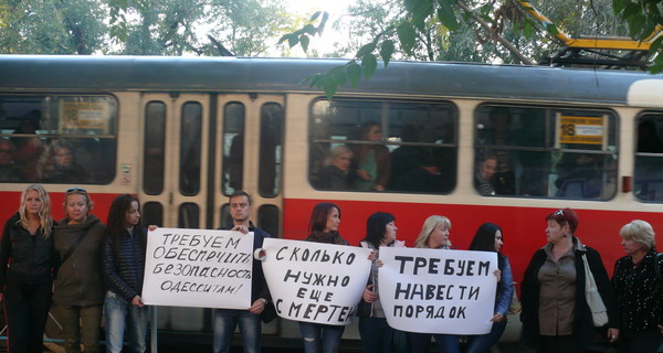 Одесситы требуют снести МАФы из-за которых трамвай насмерть сбил женщину