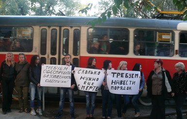 Одесситы требуют снести МАФы из-за которых трамвай насмерть сбил женщину