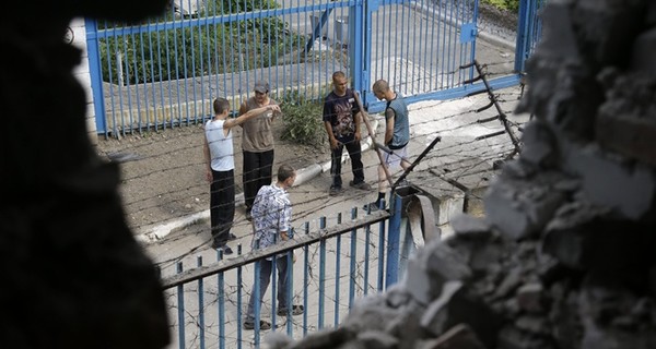 Заключенный из Луганска: могут прийти в любой момент и спустить всех в окоп