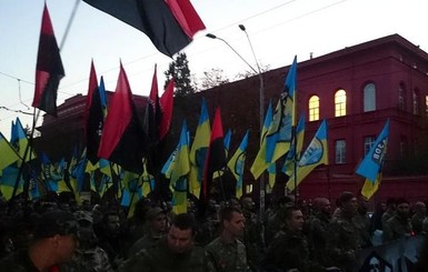 Жители центра Киева о факельном шествии: 