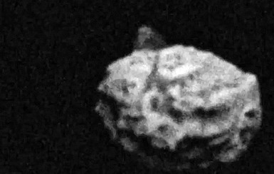 На астероиде, летящем к Земле, обнаружена черная пирамида