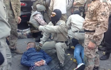 СБУ заявила о задержании милиционера, нападавшего на митингующих под Радой