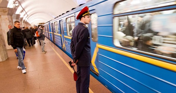 В столичном метро появился черный банковский пиар