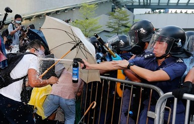 Власти Гонконга согласились на переговоры с демонстрантами