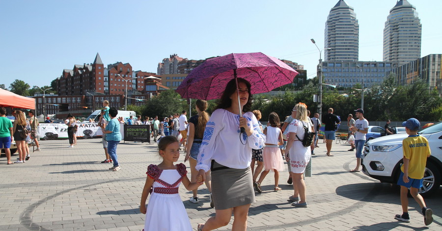 Днепряне на День Независимости-2019: вышиванки и флаги