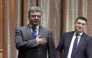 Порошенко снова похвастался, как поет гимн Украины