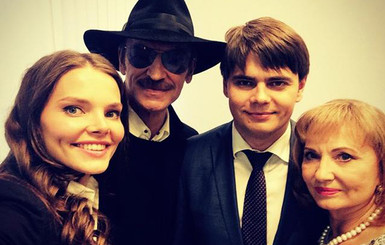 Лиза Боярская опубликовала сэлфи со своей семьей
