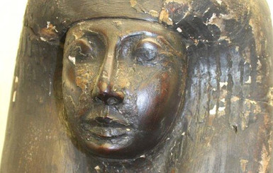 Житель Англии обнаружил в доме древний египетский саркофаг 