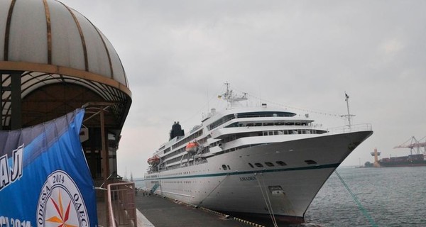 Круизный сезон в Одессе завершил заход корабля-театра