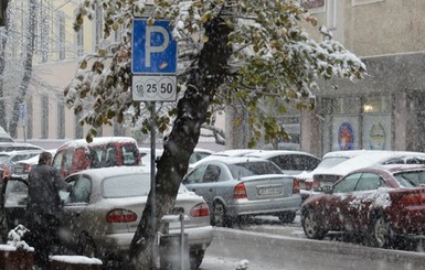В Украине - первый снег. Замело западные области
