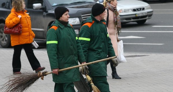 На донецких улицах остались только дворники