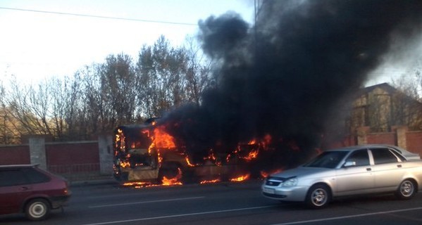 В Днепропетровске на проспекте Правды сгорел троллейбус