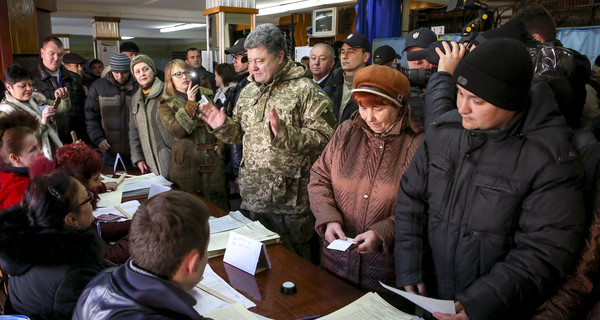 Петр Порошенко побывал на избирательном участке в Краматорске