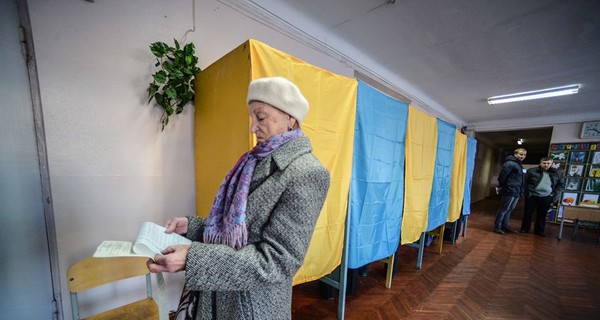 В Киеве на участках наблюдателей больше чем избирателей