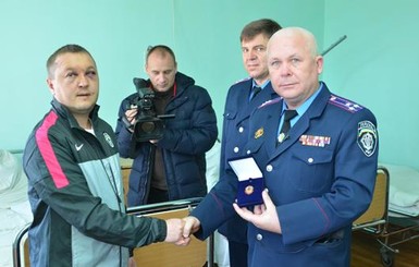 Избитого на участке в Тернопольской области милиционера досрочно повысили в звании