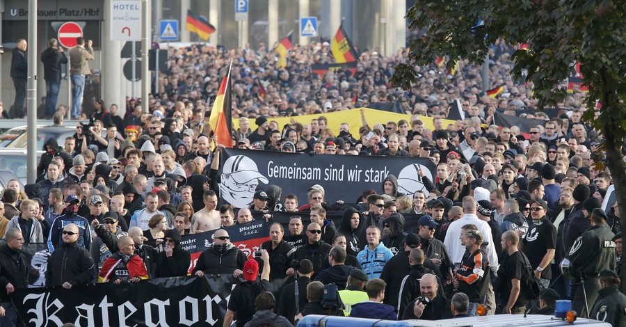 В Кёльне неонацисты схлестнулись с салафитами