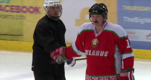 Лукашенко показал, как надо играть в хоккей