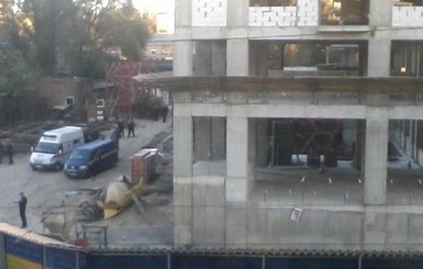В Днепропетровске рабочие погибли под рухнувшим башенным краном