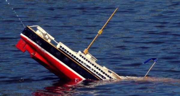 В Китае затонуло судно с людьми на борту