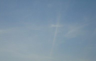 В небе над Мариуполем появился нерукотворный крест