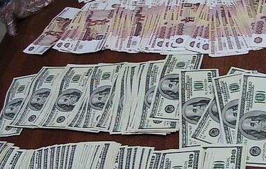 Старушка пыталась вывезти из Украины валюты почти на миллион гривен