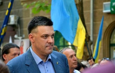 Тягнибок заявил, что расторгает договоренности с партиями Майдана