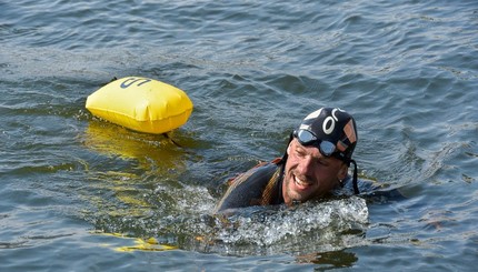 Михаил Романишин установил рекорд по плаванию на Днепре