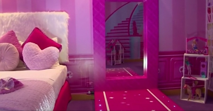 В Аргентине отель открыл розовую комнату для фанатов Барби