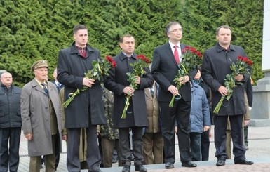 Во Львове провели шествие к 96-ой годовщине ЗУНР