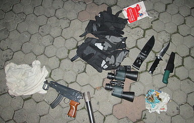 МВД: на Закарпатье задержаны трое с оружием и фальшивыми документами