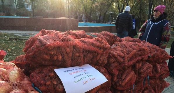 В Донецке людей заманивают на участки капустой и морковкой по 1 гривне