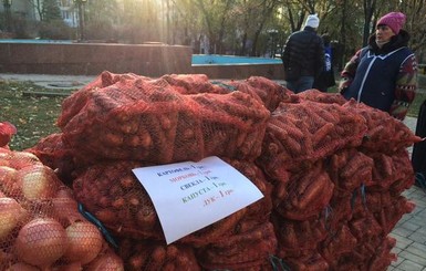 В Донецке людей заманивают на участки капустой и морковкой по 1 гривне