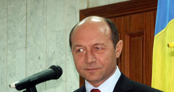 Президент Бэсеску хочет стать гражданином Молдовы