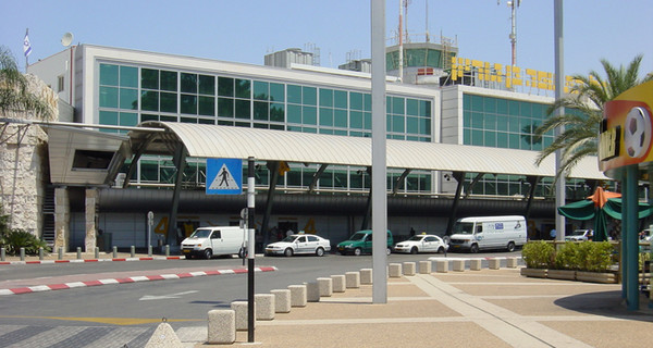 Украинцы несколько часов  не могут вылететь из аэропорта Тель-Авива