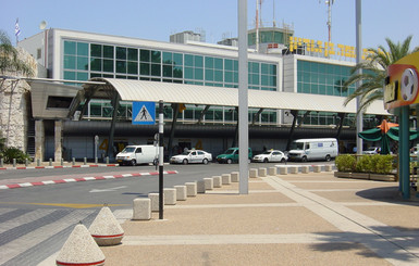 Украинцы несколько часов  не могут вылететь из аэропорта Тель-Авива