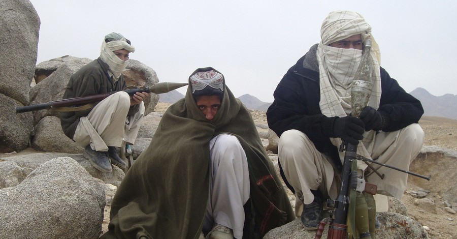 СМИ: Полиция Афганистана продает оружие и боеприпасы талибам