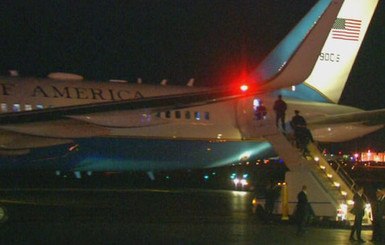 Самолет Обамы сломался в воздухе во время поездки по США