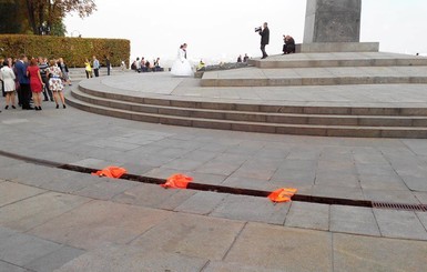 В Киеве вандалы обворовали парк Славы