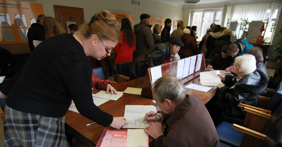 В Харькове в очередях за субсидиями - пенсионеры и студенты