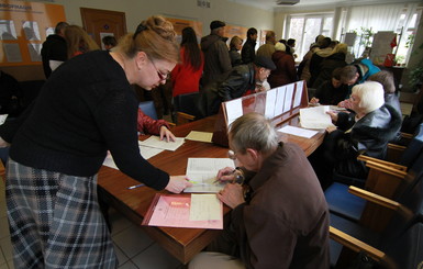 В Харькове в очередях за субсидиями - пенсионеры и студенты