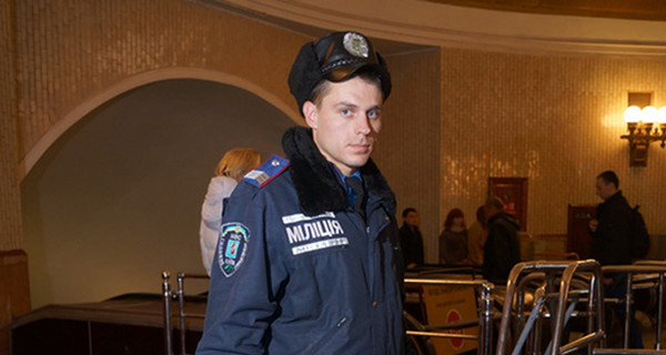 Милиционеры нашли в киевском метро сумку, полную денег