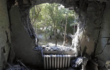 Донецкие власти призывают фотографировать разрушенные снарядами стены