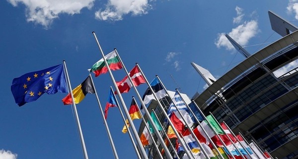 Еврокомиссия: Санкции против Росси могут отменить в 2015 году