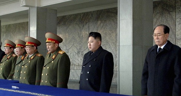 Ким Чен Ын впервые появился на публике без трости
